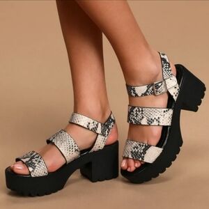 Madden Girl 'Carter' Snakeskin Chunky Black Platform Sandals Size 7.5
